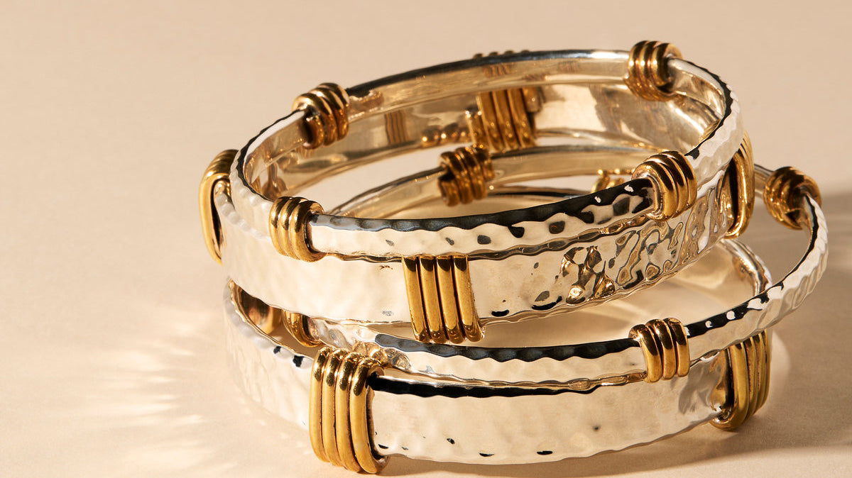 Upstyle Guide | Arm Up. Glam Up.