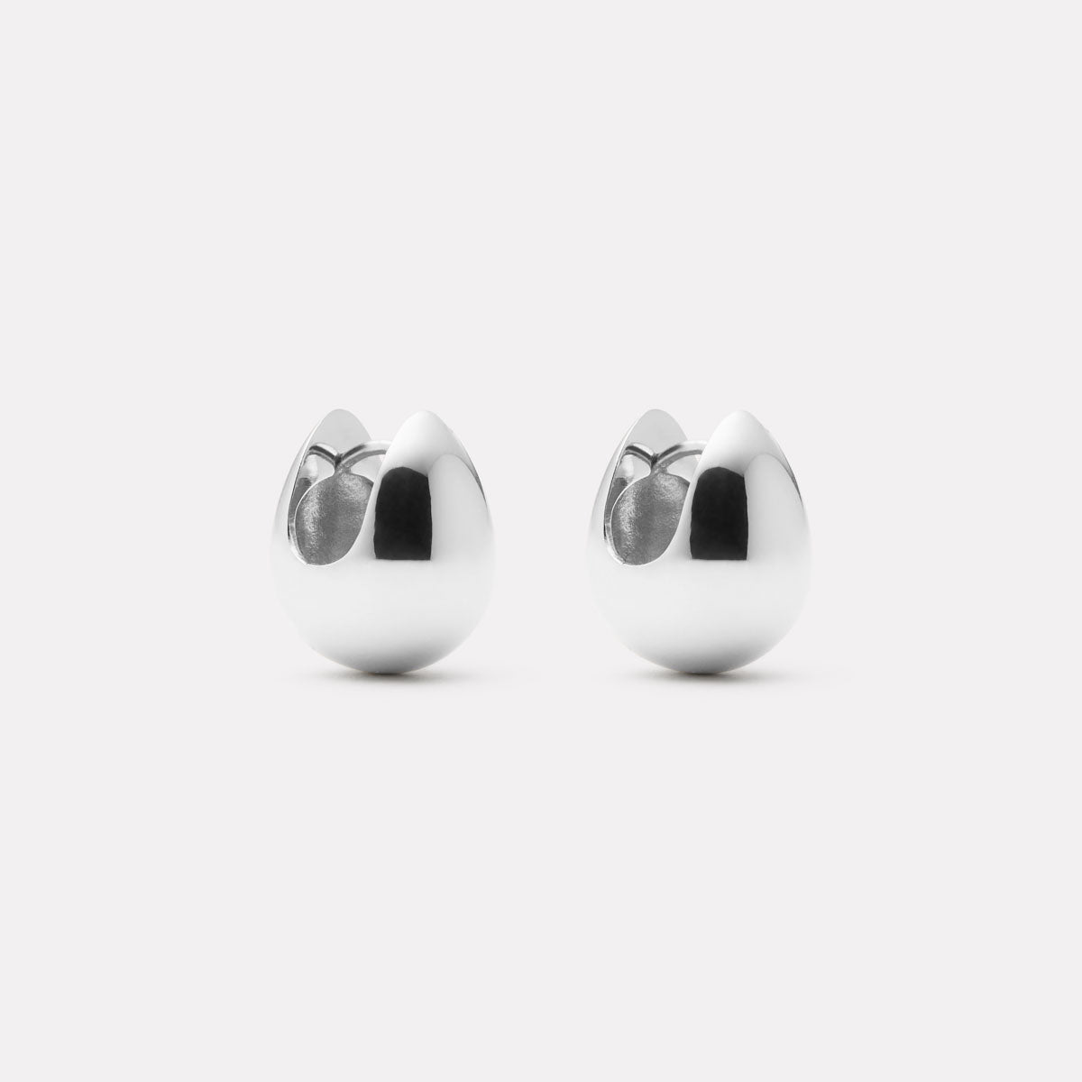 Mode Huggie Earrings