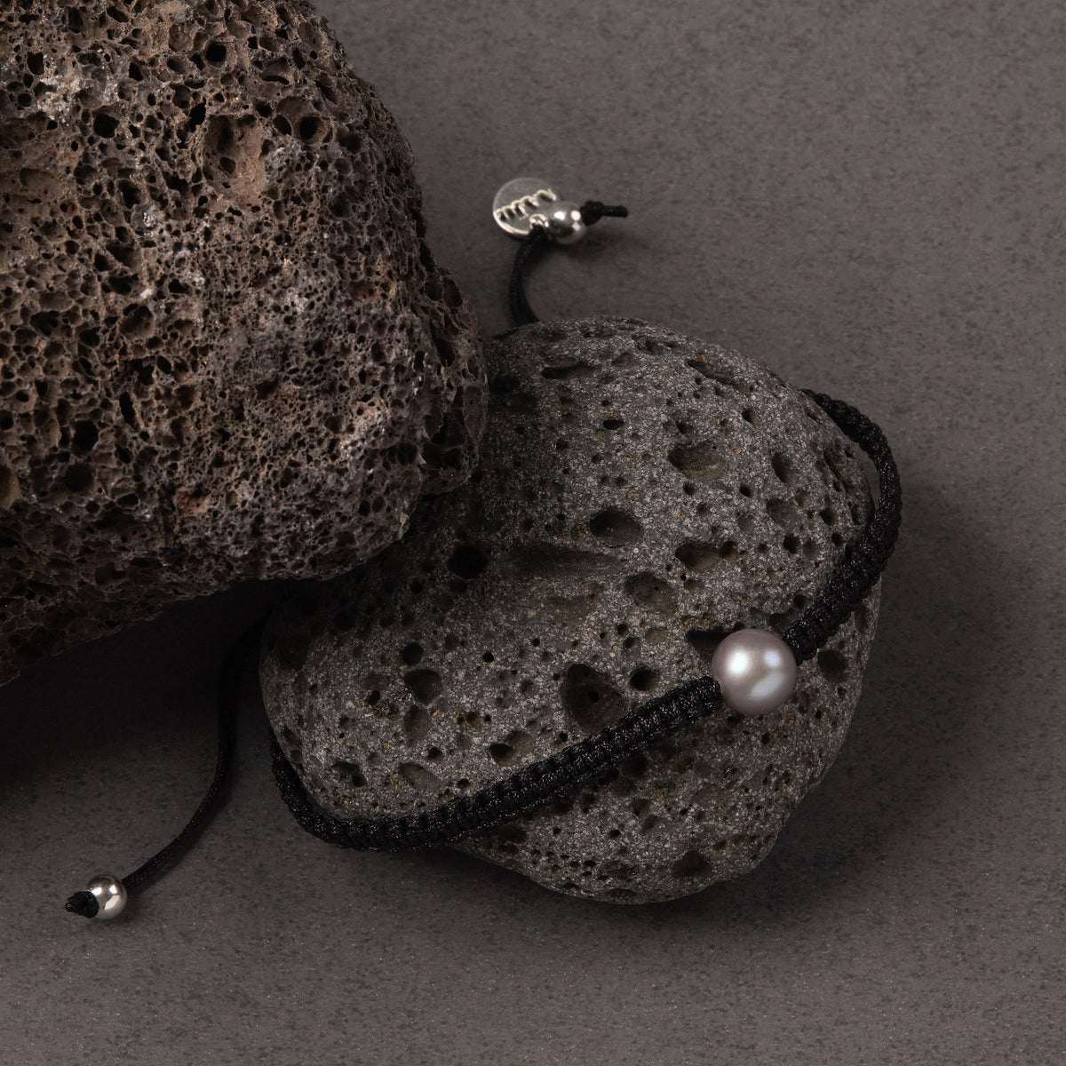 Nautilus Men's Grey Pearl Bracelet