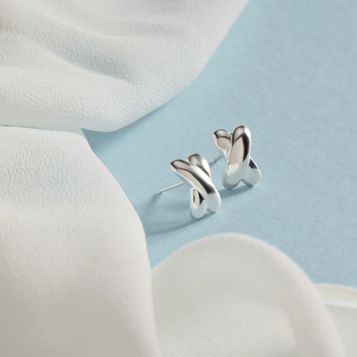 Bisous Stud Earrings
