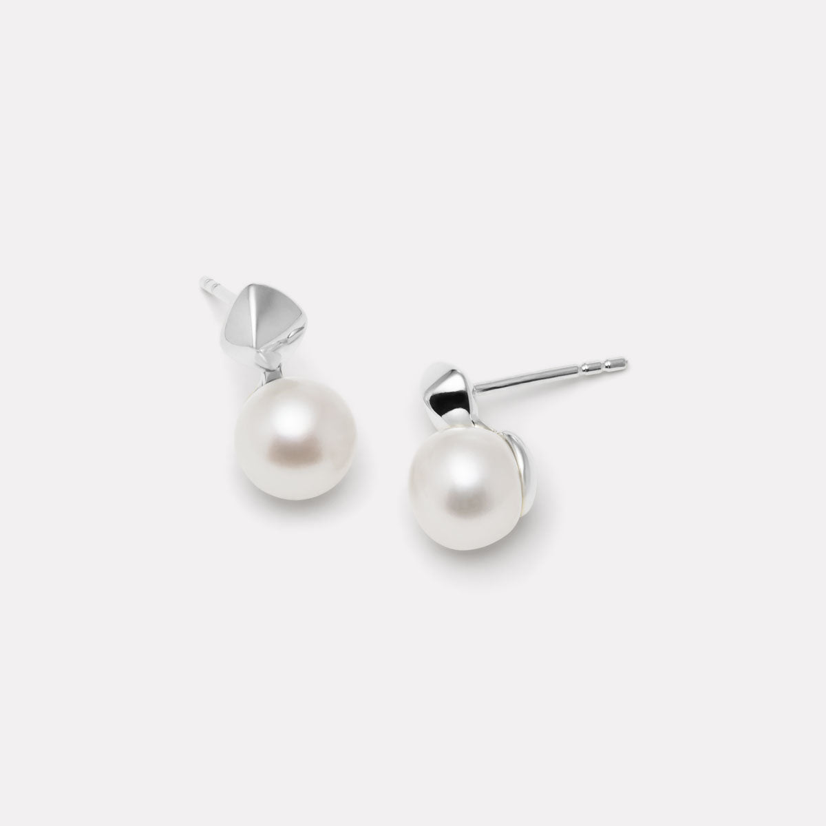 Mirage Pearl Earring